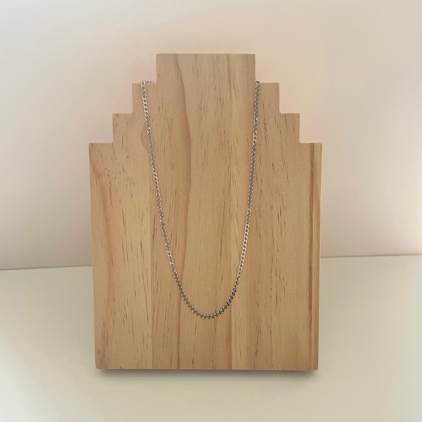 the MODEST CURB necklace