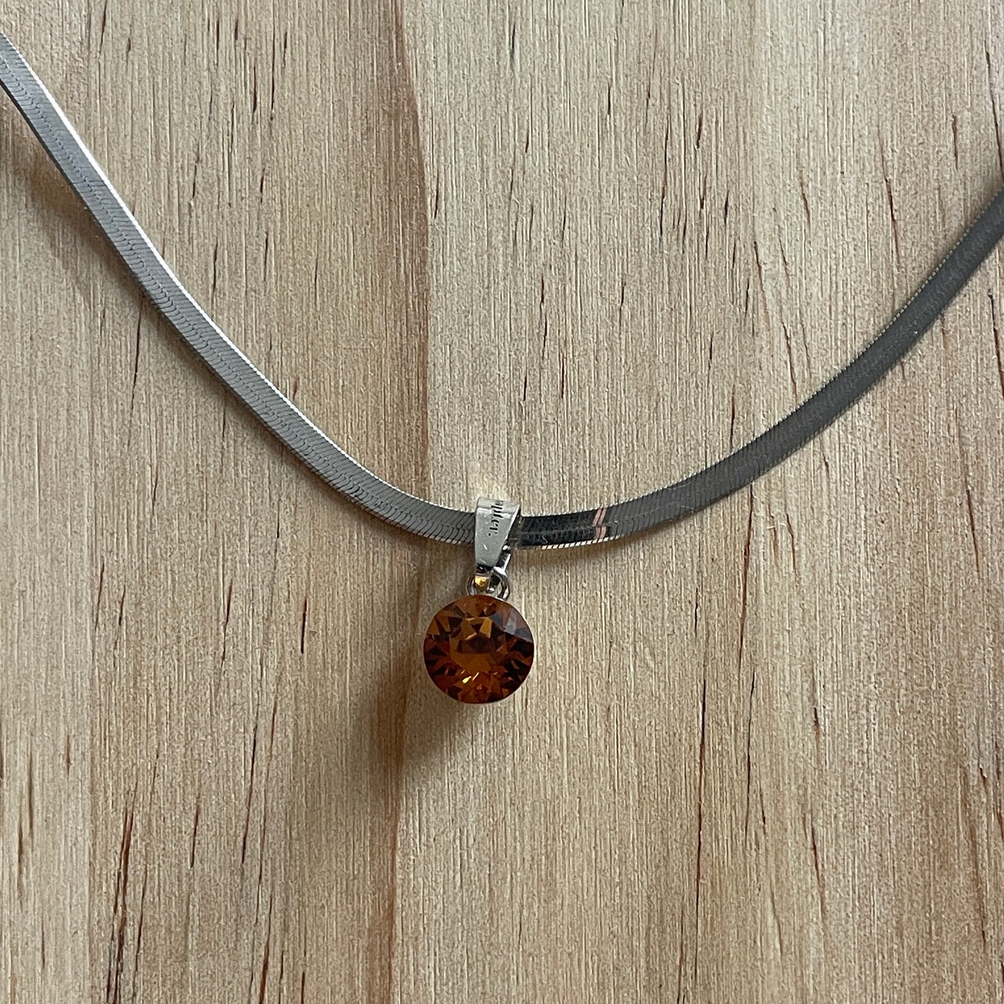 the SIMPLISTIC charm (Light Amber)
