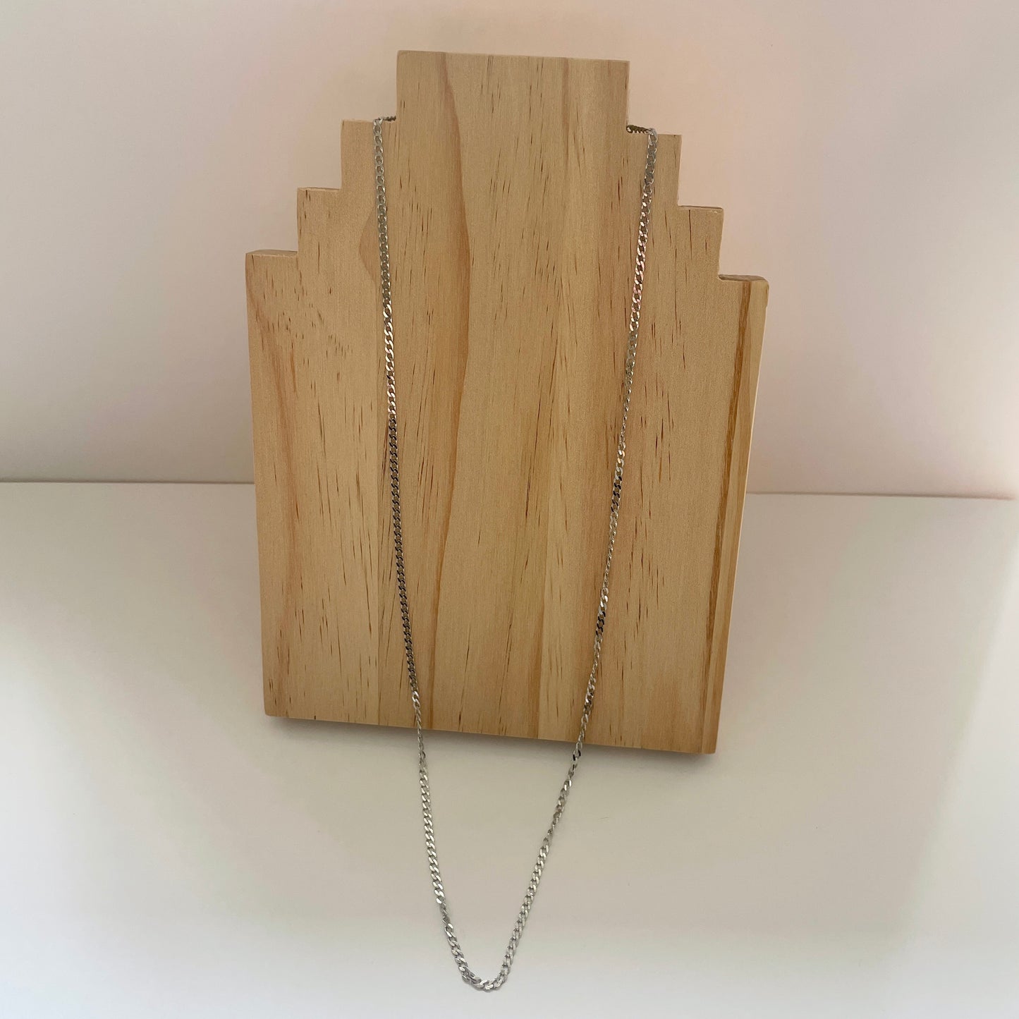 the MODEST CURB necklace